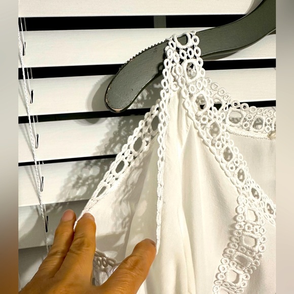 🛍️ Solitare Cold shoulder Lace trimmed top size Medium - Picture 7 of 11